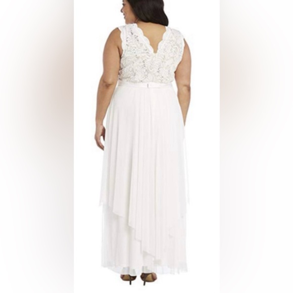 Plus Dress - Picture 5 of 10